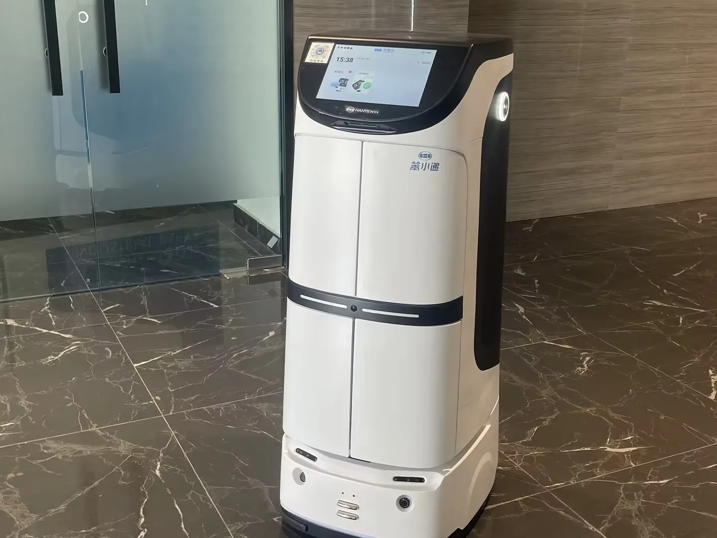 D31 Smart Food Delivery Robot