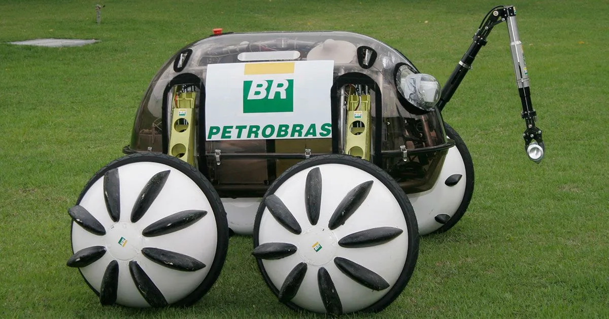 Hybrid Environmental Robot Chico Mendes